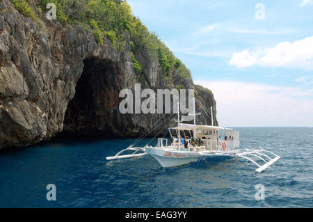 Traditionelle philippinische Boot Bangca (Auslegerboot) Gato Island, Bohol Sea, Philippinen, Südostasien, Stockfoto