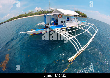 Traditionelle philippinische Boot Bangca (Auslegerboot) Inseln Malapaskua, Bohol Sea, Philippinen, Südostasien, Stockfoto