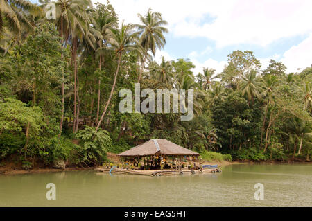 Ausflugsschiff auf dem Loboc River, Insel Bohol, Philippinen, Südostasien Stockfoto