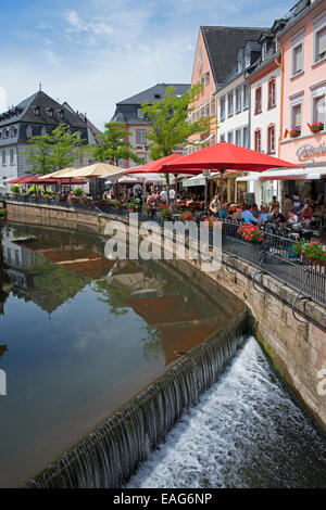 Riverside Restaurants Leuk Fluss und Wehr im malerischen Zentrum Saarburg Saarland Deutschland