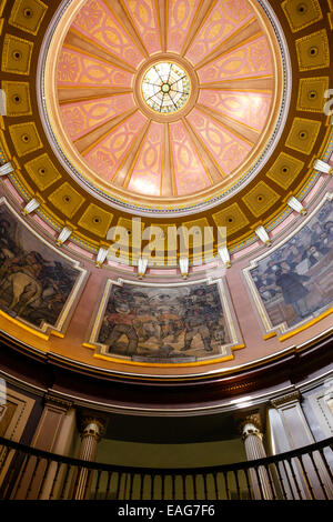 Blick auf die Kuppel und die Wandmalereien im Inneren der Alabama State Capitol building in Montgomery Stockfoto