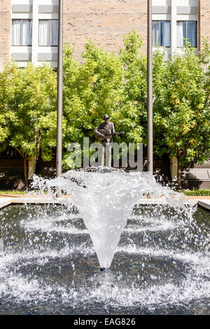 Hank Williams Statue in der Nähe von Madison Avenue in der Innenstadt von Montgomery Alabama Stockfoto