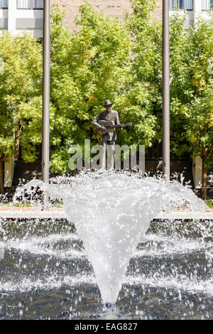 Hank Williams Statue in der Nähe von Madison Avenue in der Innenstadt von Montgomery Alabama Stockfoto