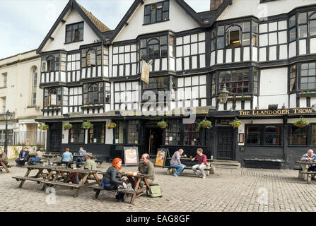 BRISTOL, Vereinigtes Königreich - Juni 3,2014: das siebzehnte Jahrhundert Llandoger Trow in Bristol, England. Es ist Admiral Benbow in T Stockfoto