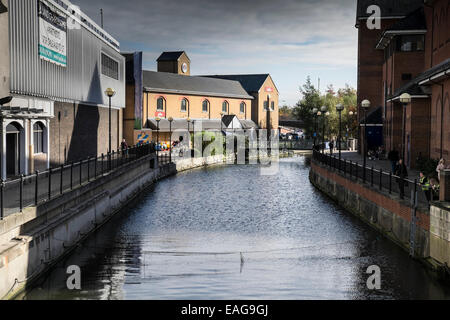 Der Fluss kann durch Chelmsford City Center. Stockfoto