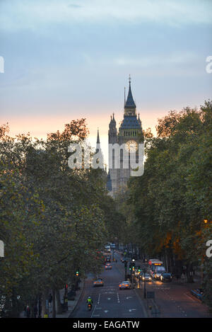 Westminster, London, UK. 14. November 2014. Die Sonne geht über Westminster und den Houses of Parliament. Bildnachweis: Matthew Chattle/Alamy Live-Nachrichten Stockfoto