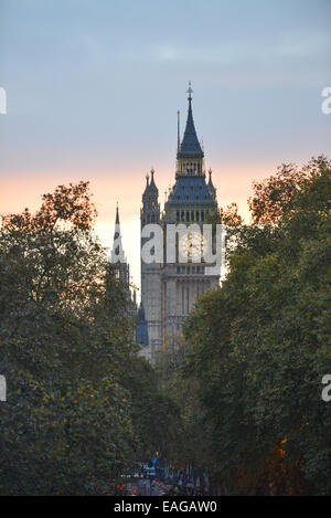 Westminster, London, UK. 14. November 2014. Die Sonne geht über Westminster und den Houses of Parliament. Bildnachweis: Matthew Chattle/Alamy Live-Nachrichten Stockfoto