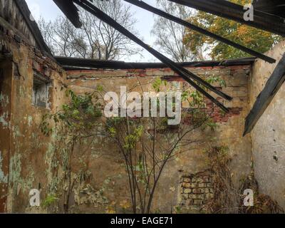 Ruinen der Militärbasis in RIga Stockfoto