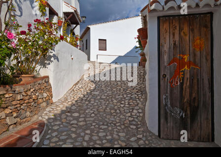 El Acebuchal Street Scene, In den Bergen in der Nähe von Frigiliana, Costa Del Sol, Provinz Malaga, Andlaucia, Spanien Stockfoto