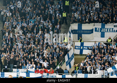 Budapest, Ungarn. 14. November 2014. Finnischen Fans während Ungarn vs. Finnland UEFA Euro 2016 Qualifizierer Fußball Spiel in Groupama Arena am 14. November 2014 in Budapest, Ungarn. Bildnachweis: Laszlo Szirtesi/Alamy Live-Nachrichten Stockfoto