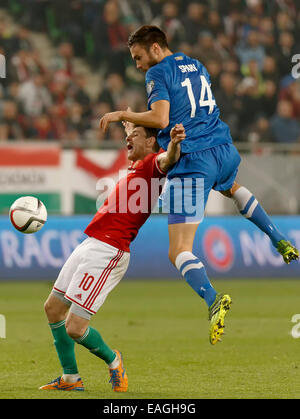 Budapest, Ungarn. 14. November 2014. Luft-Schlacht zwischen Hunagrian Zoltan Gera (l) und finnischen Tim Sparv während Ungarn vs. Finnland UEFA Euro 2016 Qualifizierer Fußballspiels in Groupama Arena am 14. November 2014 in Budapest, Ungarn. Bildnachweis: Laszlo Szirtesi/Alamy Live-Nachrichten Stockfoto