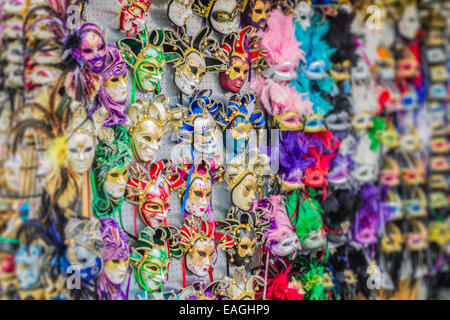 einige typische venezianischen Masken in einem Geschäft in Venedig Stockfoto