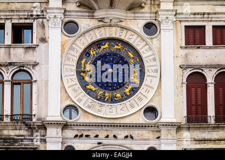 Der Clock Tower in San Marco Square, Venedig, Italien. Stockfoto