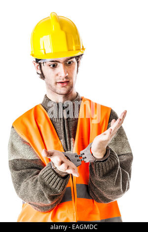 ein Ingenieur oder ein Vorarbeiter mit harten Hut und reflektierende Weste mit Handschellen isoliert auf weiss verhaftet Stockfoto