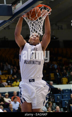 Washington, DC, USA. 14. November 2014. 20141114 - GWU weiter Kevin Larsen (21) Dunks gegen Grambling State in der zweiten Jahreshälfte eine NCAA Männer Basketball-Spiel im Smith Center in Washington. George Washington University besiegt Grambling State, 92-40. © Chuck Myers/ZUMA Draht/Alamy Live-Nachrichten Stockfoto