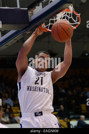 Washington, DC, USA. 14. November 2014. 20141114 - GWU weiter Kevin Larsen (21) Dunks gegen Grambling State in der zweiten Jahreshälfte eine NCAA Männer Basketball-Spiel im Smith Center in Washington. George Washington University besiegt Grambling State, 92-40. © Chuck Myers/ZUMA Draht/Alamy Live-Nachrichten Stockfoto