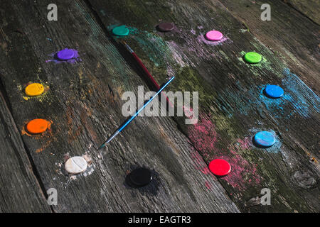 Aquarellfarben in Uhr-Form Stockfoto
