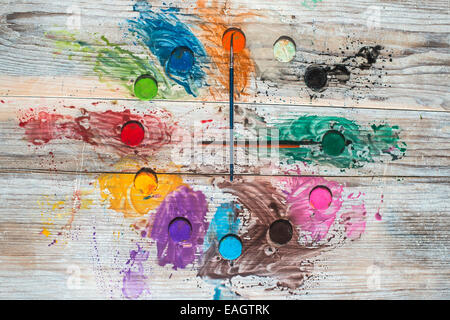 Aquarellfarben in Uhr-Form Stockfoto