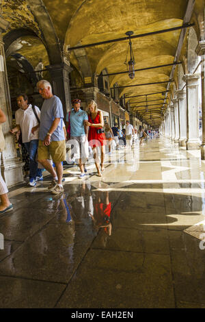 Teilweise überflutet Piazza San Marco, Venedig, Venetien, Italien Stockfoto