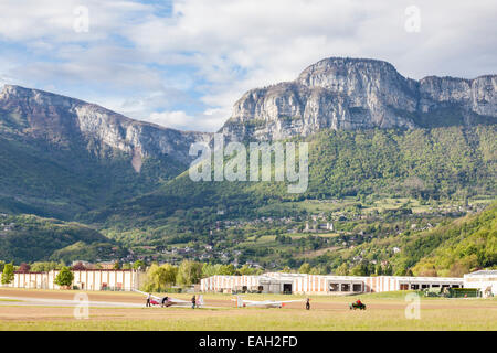 Gleiter rund um das Massif des Bauges in Savoie, Rhône-Alpes, Frankreich Stockfoto