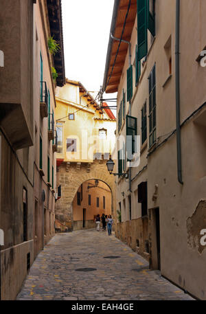 Engen Gassen der Altstadt von Palma De Mallorca, Balearen, Spanien Stockfoto