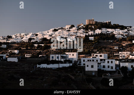 Blick auf das Dorf Chora in der griechischen Insel Patmos in den späten Nachmittag, Dodekanes, Griechenland Stockfoto