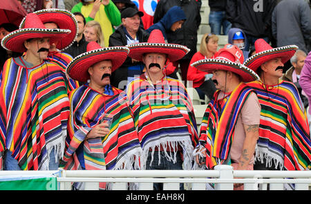 Cricket - bunte Fans verkleidet als Mexikaner auf Edgbaston Cricket Ground am NatWest T20 Blast Finale Tag 2014 Stockfoto