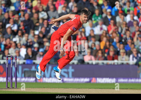 Cricket - Schalen James Anderson von Lancashire Blitz während NatWest T20 Blast zweite Halbfinalspiel bei Edgbaston in 2014 Stockfoto