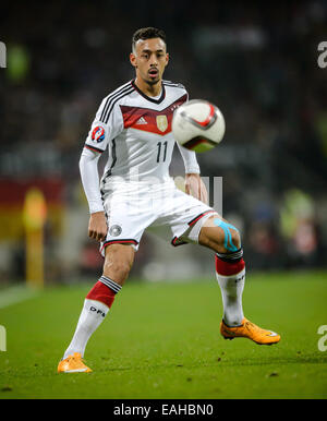 Nürnberg, Deutschland. 14. November 2014. Deutschlands Karim Bellarabi in Aktion während der Europa-Cup-Qualifikation match zwischen Deutschland und Gibraltar im Grundig-Stadion in Nürnberg, 14. November 2014. Deutschland gewinnt das Spiel 4: 0. Foto: Thomas Eisenhuth/Dpa/Alamy Live News Stockfoto