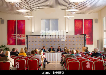 Aberystwyth, Wales, UK. 15. November 2014. Roger Williams, MP; Kirsty Williams (Parteichef) und Jenny Randerson an den Waliser Liberal-Demokraten Herbstkonferenz Credit: Keith Morris/Alamy Live-Nachrichten Stockfoto