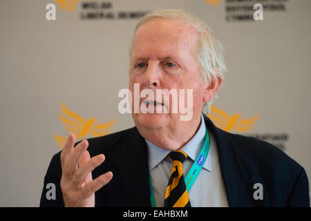 Aberystwyth, Wales, UK. 15. November 2014. Donald Martin Thomas, Baron Thomas von Gresford, anlässlich der Waliser Liberal-Demokraten Partei Herbstkonferenz Credit: Keith Morris/Alamy Live-Nachrichten Stockfoto