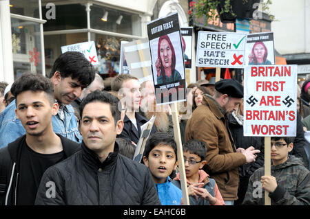 Rochester, Großbritannien. 15. November 2014. Ca. 25-30 Britain First Anhänger einschließlich Paul Golding und ihrer parlamentarischen Anwärter Jayda Fransen März nach Rochester High Street treffen viele weitere Zähler Demonstranten. Stockfoto