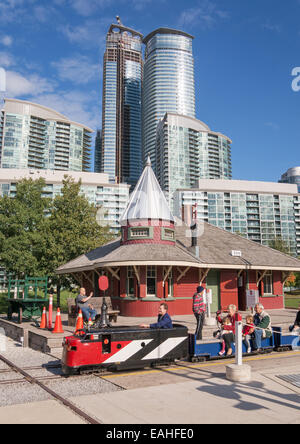 Reiten auf Miniatur ausbilden, Railway Heritage Centre in Toronto, Ontario, Kanada Stockfoto