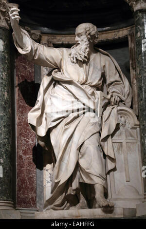 Statue von Thomas der Apostel in einer Nische in der Erzbasilika San Giovanni in Laterano, Rom Italien Stockfoto