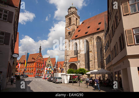 Dinkelsbühl: St.-Georgs Münster und Marktplatz Stockfoto