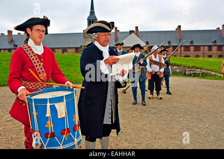 Öffentliche Bestrafung eines Fischers wegen Diebstahls eine Flasche Wein auf der Festung Louisbourg, Louisbourg National Historic Site, Stockfoto