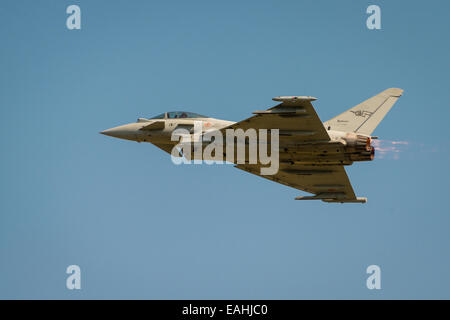 Fairford, UK - 12. Juli 2014: eine italienische Luftwaffe Typhoon Jet anzeigen bei der Royal International Air Tattoo. Stockfoto