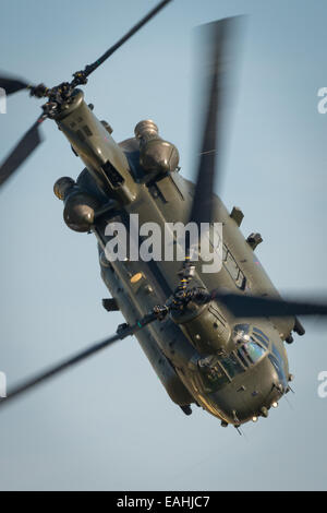 Fairford, UK - 12. Juli 2014: ein RAF Chinook Hubschrauber anzeigen bei der Royal International Air Tattoo. Stockfoto