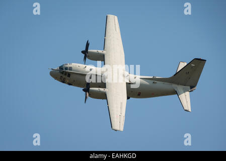 Fairford, UK - 12. Juli 2014: eine italienische Luftwaffe Alenia C-27J Spartan Flugzeug anzeigen bei der Royal International Air Tattoo. Stockfoto