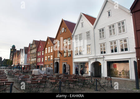 Typische hölzerne Häuser im alten Bryggen Wharf, Bergen, Norwegen Stockfoto