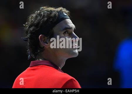 London, UK. 15. November 2014. Das Halbfinale Spiel während der 7. Tag des Barclays ATP World Tour Finals von der O2 Arena. Roger Federer (Sui) gegen Stanislas Wawrinka (Sui) Credit: Action Plus Sport/Alamy Live News Stockfoto