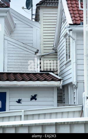 Detail der weißen Holzhäuser in der Altstadt von Bergen, Norwegen Stockfoto