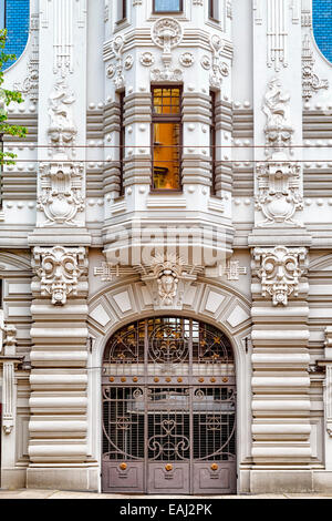 Fassade des Jugendstil-Gebäude, entworfen von Mikhael Eisenstein, Elizabetes Iela, Riga, Lettland Stockfoto