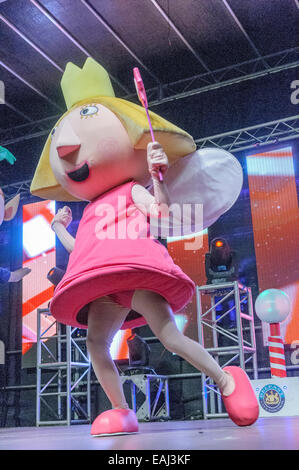 Belfast, Nordirland. 15. November 2014. BBC Ben und Holly, Herr Bloom und natürlich, Santa Claus, Einschalten der Weihnachtsbeleuchtung in der Belfast City Hall. Bildnachweis: Stephen Barnes/Alamy Live-Nachrichten Stockfoto