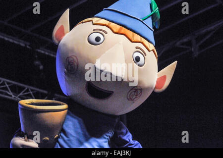 Belfast, Nordirland. 15. November 2014. BBC Ben und Holly, Herr Bloom und natürlich, Santa Claus, Einschalten der Weihnachtsbeleuchtung in der Belfast City Hall. Bildnachweis: Stephen Barnes/Alamy Live-Nachrichten Stockfoto