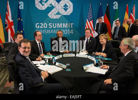 Brisbane, Australien. 16. November 2014. Bundeskanzlerin Angela Merkel (3.-R, CDU) im Gespräch mit Spaniens premier Mariano Rajoy (FRONT-L, im Uhrzeigersinn), Italiens premier Matteo Renzi, Frankreichs Präsident Francois Hollande, US-Präsident Barack Obama, Großbritanniens premier David Cameron und Präsident des Europäischen Rates Herman van Rompuy auf dem G20-Gipfel in Brisbane, Australien, 16. November 2014. Der Gipfel soll Wachstum und Beschäftigung weltweit zu fördern. Regierungschefs diskutieren auch den Kampf gegen den Terror Miliz ist als auch die Ebola-Epidemie. Bildnachweis: Dpa picture Alliance/Alamy Live News Stockfoto