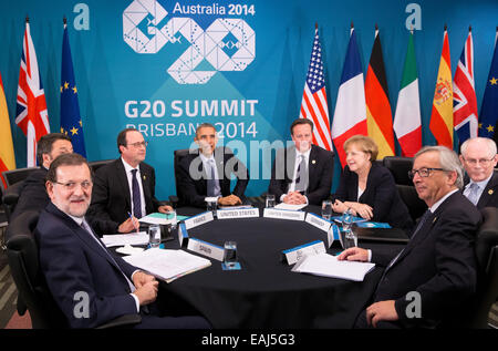 Brisbane, Australien. 16. November 2014. Bundeskanzlerin Angela Merkel (3.-R, CDU) im Gespräch mit Spaniens premier Mariano Rajoy (FRONT-L, im Uhrzeigersinn), Italiens premier Matteo Renzi, Frankreichs Präsident Francois Hollande, US-Präsident Barack Obama, Großbritanniens premier David Cameron und Präsident des Europäischen Rates Herman van Rompuy auf dem G20-Gipfel in Brisbane, Australien, 16. November 2014. Der Gipfel soll Wachstum und Beschäftigung weltweit zu fördern. Regierungschefs diskutieren auch den Kampf gegen den Terror Miliz ist als auch die Ebola-Epidemie. Bildnachweis: Dpa picture Alliance/Alamy Live News Stockfoto