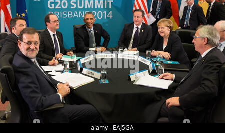 Brisbane, Australien. 16. November 2014. Bundeskanzlerin Angela Merkel (3.-R, CDU) im Gespräch mit Spaniens premier Mariano Rajoy (FRONT-L, im Uhrzeigersinn), Italiens premier Matteo Renzi, Frankreichs Präsident Francois Hollande, US-Präsident Barack Obama, Großbritanniens premier David Cameron und Präsident des Europäischen Rates Herman van Rompuy auf dem G20-Gipfel in Brisbane, Australien, 16. November 2014. Der Gipfel soll Wachstum und Beschäftigung weltweit zu fördern. Regierungschefs diskutieren auch den Kampf gegen den Terror Miliz ist als auch die Ebola-Epidemie. Bildnachweis: Dpa picture Alliance/Alamy Live News Stockfoto