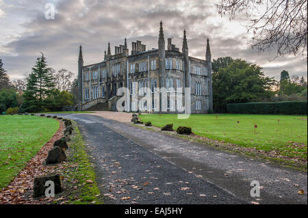 Ross Priory befindet sich am Ufer des Loch Lomond, mit herrlichem Blick über den See. Das Haus ist eines der schönsten Beispiele Stockfoto