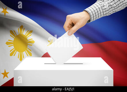 Abstimmung der Konzept - Urne mit Nationalflagge auf Hintergrund - Philippinen Stockfoto
